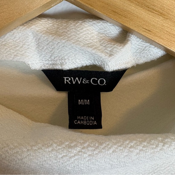 RW&CO Women’s White Mockneck Shirt, Knit Sleeves, Size Medium, Classic, Chic - Picture 5 of 7